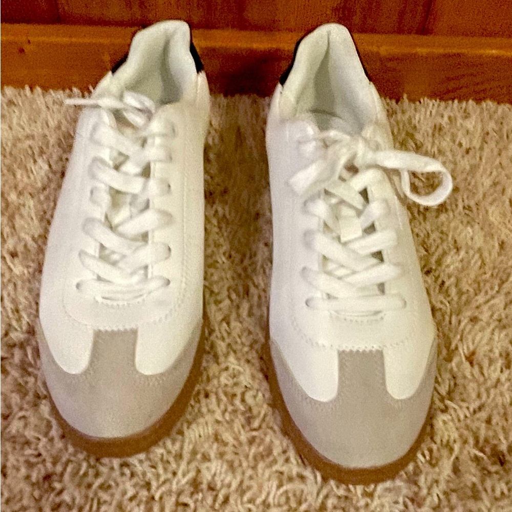 JustFab white sneaker in size 8.  NBW